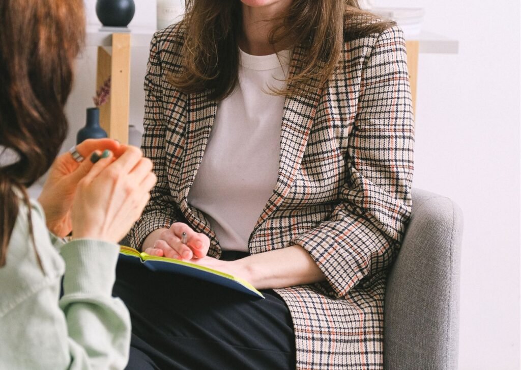 mother meeting with a lactation consultant IBCLC