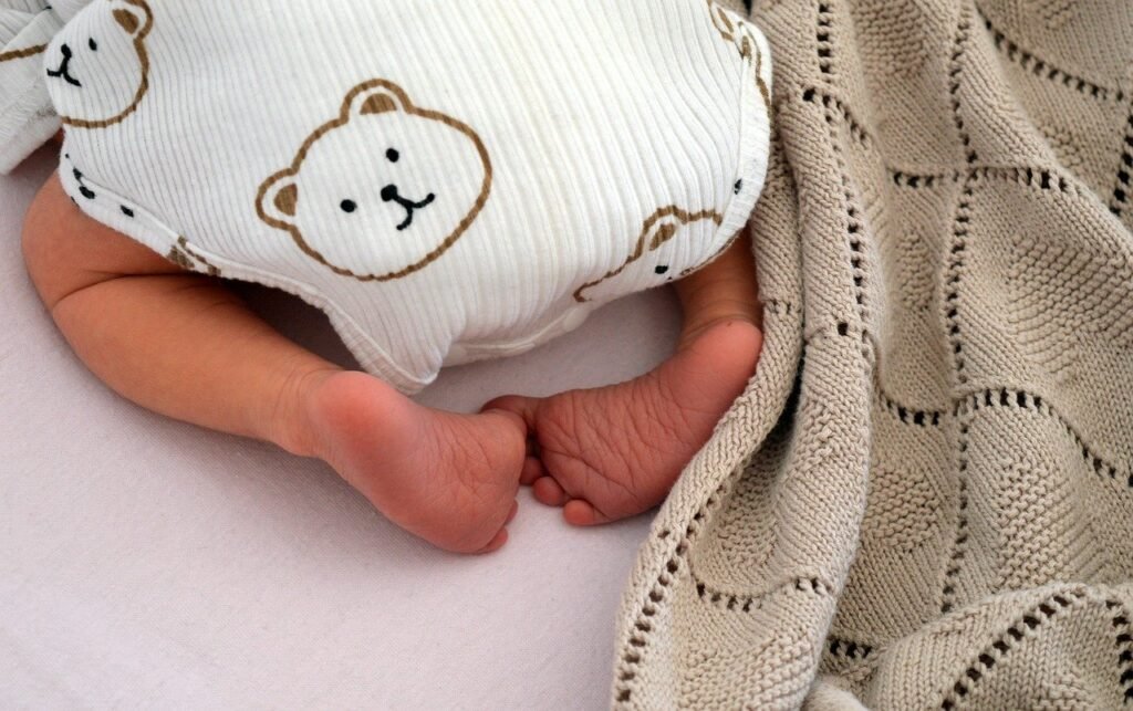 baby sleeping feet